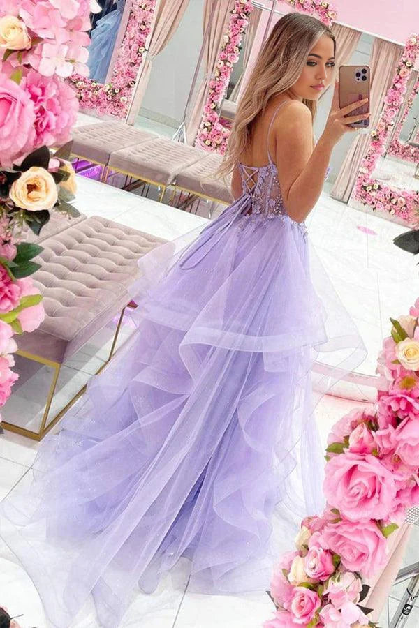 Hermosos vestidos de fiesta largos con escote en V, encaje morado con cuentas y flores